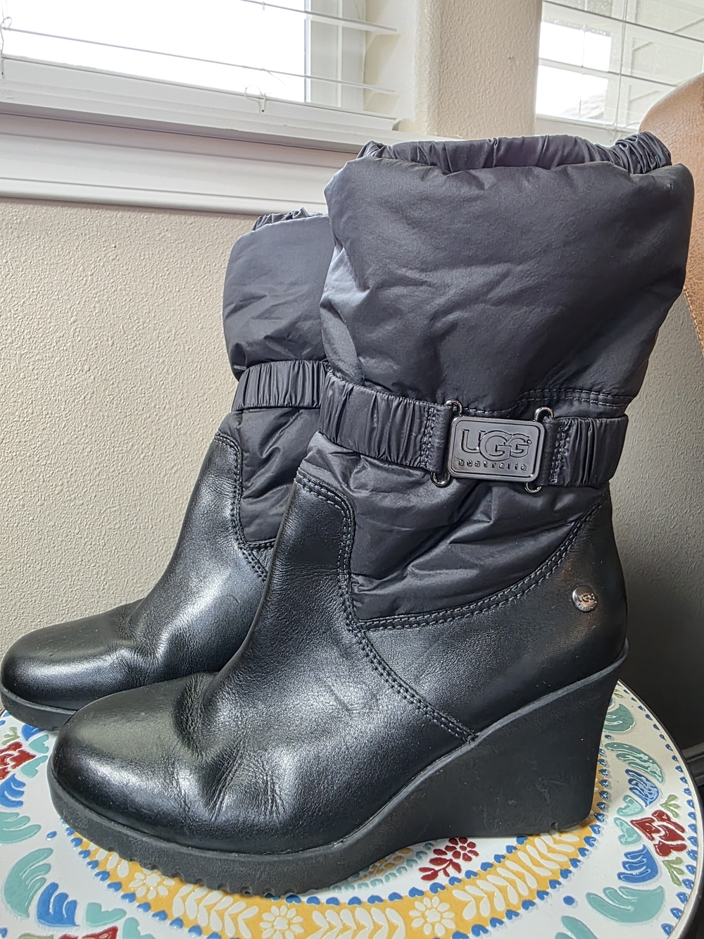 UGG Maxene Black Leather Wedge Boots Sheepskin Sz 7